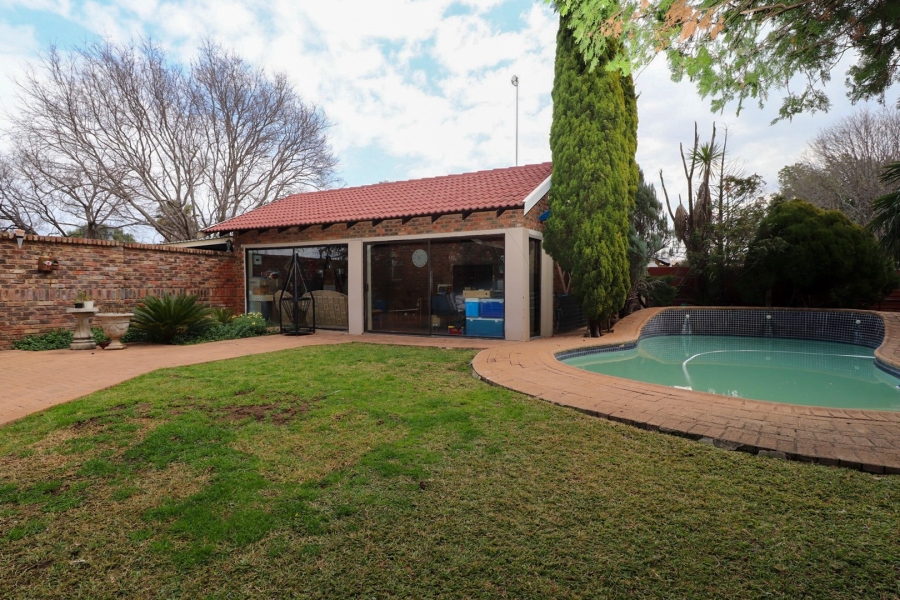 4 Bedroom Property for Sale in La Hoff North West